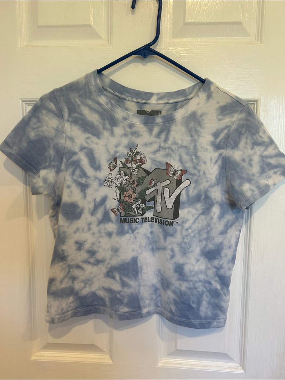 MTV Light Blue Tie-Dye Tee with Floral & Butterfly Art, Medium